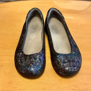 Alegria Petal Ballet Flats Slip On Shoes 8.5 Womens Rave On The Nile